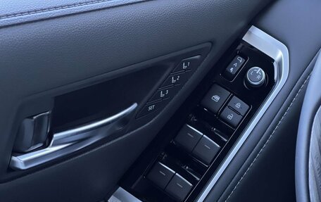 Toyota Land Cruiser, 2025 год, 18 490 000 рублей, 28 фотография