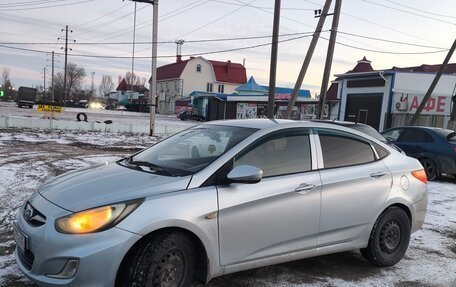 Hyundai Solaris II рестайлинг, 2011 год, 680 000 рублей, 3 фотография