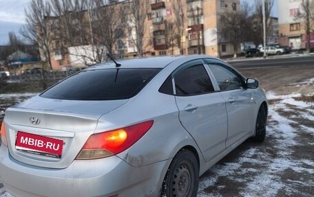 Hyundai Solaris II рестайлинг, 2011 год, 680 000 рублей, 5 фотография