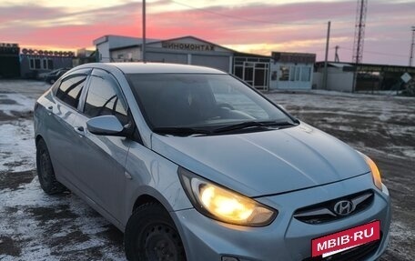 Hyundai Solaris II рестайлинг, 2011 год, 680 000 рублей, 2 фотография