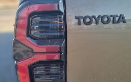 Toyota Hilux VIII, 2022 год, 5 650 000 рублей, 7 фотография