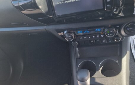 Toyota Hilux VIII, 2022 год, 5 650 000 рублей, 14 фотография