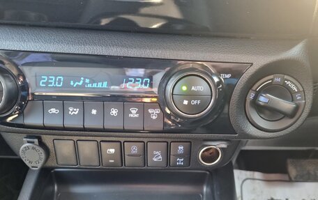 Toyota Hilux VIII, 2022 год, 5 650 000 рублей, 26 фотография