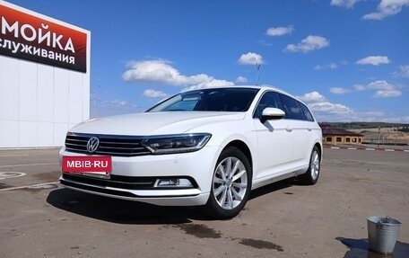 Volkswagen Passat B8 рестайлинг, 2015 год, 1 390 000 рублей, 13 фотография