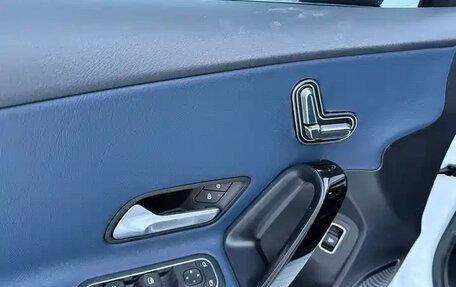 Mercedes-Benz A-Класс, 2023 год, 2 800 000 рублей, 11 фотография