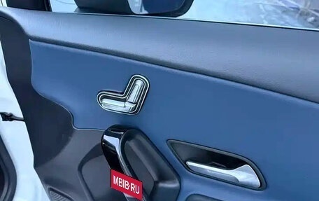 Mercedes-Benz A-Класс, 2023 год, 2 800 000 рублей, 8 фотография