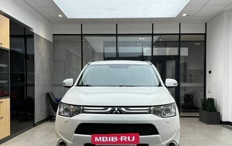 Mitsubishi Outlander III рестайлинг 3, 2013 год, 1 670 000 рублей, 3 фотография