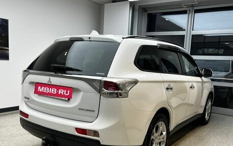 Mitsubishi Outlander III рестайлинг 3, 2013 год, 1 670 000 рублей, 6 фотография