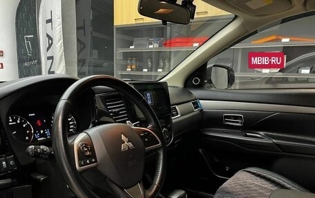 Mitsubishi Outlander III рестайлинг 3, 2013 год, 1 670 000 рублей, 17 фотография