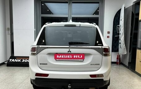 Mitsubishi Outlander III рестайлинг 3, 2013 год, 1 670 000 рублей, 7 фотография