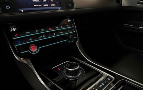 Jaguar XF II, 2017 год, 2 150 000 рублей, 12 фотография