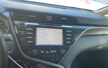 Toyota Camry, 2019 год, 2 050 000 рублей, 10 фотография
