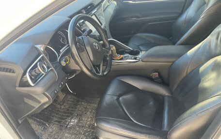 Toyota Camry, 2019 год, 2 050 000 рублей, 13 фотография