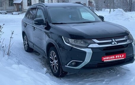 Mitsubishi Outlander III рестайлинг 3, 2016 год, 1 900 000 рублей, 2 фотография