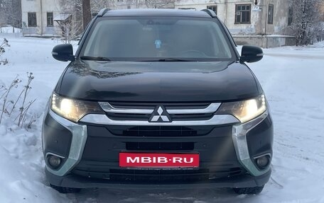 Mitsubishi Outlander III рестайлинг 3, 2016 год, 1 900 000 рублей, 1 фотография
