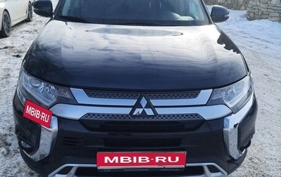 Mitsubishi Outlander III рестайлинг 3, 2019 год, 2 100 000 рублей, 1 фотография