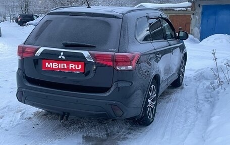 Mitsubishi Outlander III рестайлинг 3, 2016 год, 1 900 000 рублей, 4 фотография
