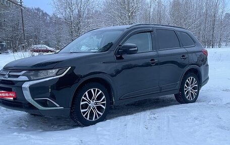 Mitsubishi Outlander III рестайлинг 3, 2016 год, 1 900 000 рублей, 3 фотография