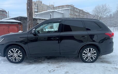 Mitsubishi Outlander III рестайлинг 3, 2016 год, 1 900 000 рублей, 5 фотография