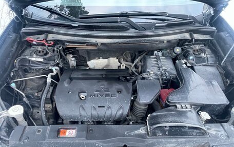 Mitsubishi Outlander III рестайлинг 3, 2016 год, 1 900 000 рублей, 14 фотография