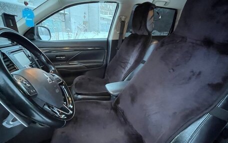 Mitsubishi Outlander III рестайлинг 3, 2016 год, 1 900 000 рублей, 9 фотография