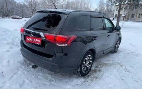Mitsubishi Outlander III рестайлинг 3, 2016 год, 1 900 000 рублей, 7 фотография