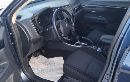 Mitsubishi Outlander III рестайлинг 3, 2019 год, 2 100 000 рублей, 9 фотография