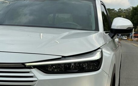 Honda Vezel, 2023 год, 1 650 000 рублей, 3 фотография