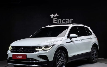 Volkswagen Tiguan II, 2021 год, 3 300 010 рублей, 1 фотография