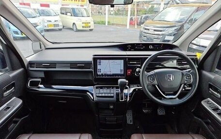 Honda Stepwgn IV, 2016 год, 1 670 000 рублей, 3 фотография