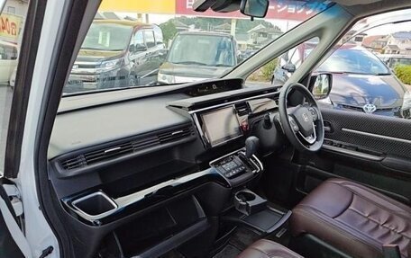 Honda Stepwgn IV, 2016 год, 1 670 000 рублей, 7 фотография