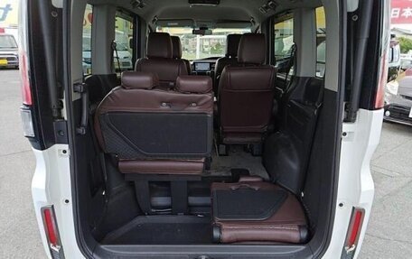 Honda Stepwgn IV, 2016 год, 1 670 000 рублей, 12 фотография