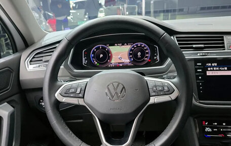 Volkswagen Tiguan II, 2021 год, 3 300 010 рублей, 9 фотография