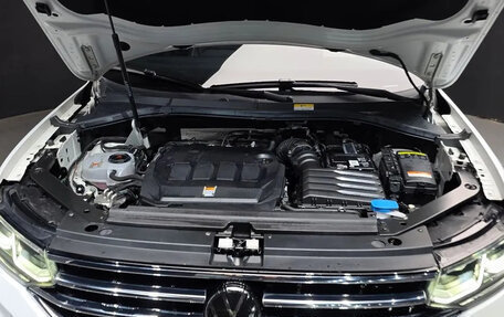 Volkswagen Tiguan II, 2021 год, 3 300 010 рублей, 5 фотография