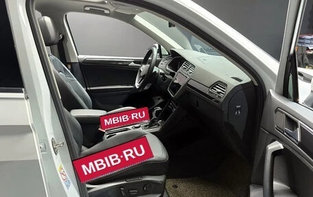 Volkswagen Tiguan II, 2021 год, 3 300 010 рублей, 6 фотография