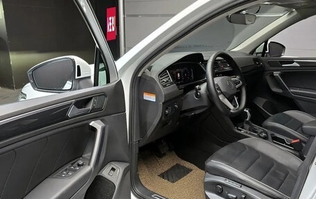 Volkswagen Tiguan II, 2021 год, 3 300 010 рублей, 7 фотография