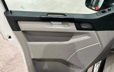 Volkswagen Caravelle T6 рестайлинг, 2016 год, 2 199 000 рублей, 13 фотография