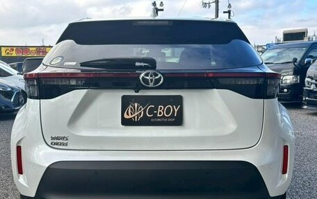 Toyota Yaris Cross, 2023 год, 1 855 000 рублей, 8 фотография