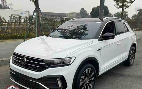 Volkswagen T-Roc I, 2022 год, 1 650 000 рублей, 1 фотография