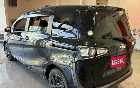 Toyota Sienta II, 2022 год, 1 425 000 рублей, 2 фотография