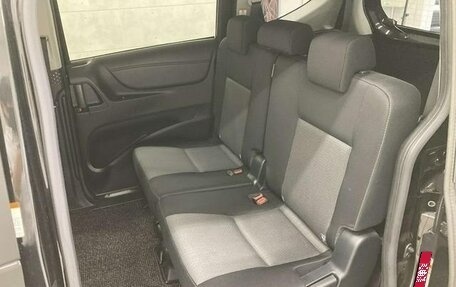 Toyota Sienta II, 2022 год, 1 425 000 рублей, 24 фотография