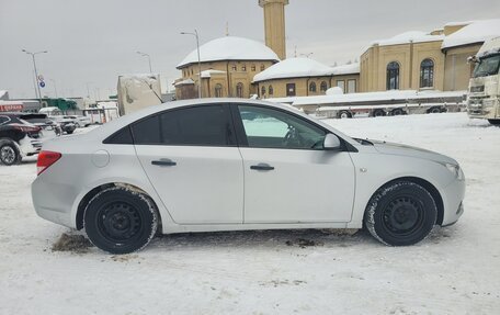 Chevrolet Cruze II, 2009 год, 585 000 рублей, 3 фотография