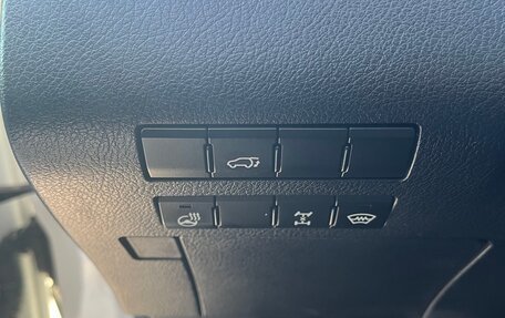 Lexus RX IV рестайлинг, 2018 год, 4 300 000 рублей, 15 фотография