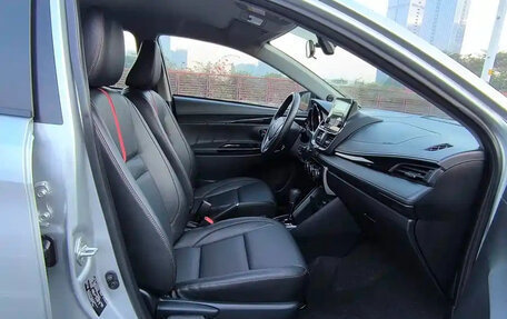 Toyota Yaris XP150 рестайлинг, 2022 год, 1 000 000 рублей, 12 фотография