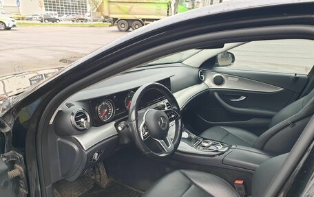 Mercedes-Benz E-Класс, 2020 год, 2 500 000 рублей, 11 фотография