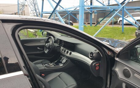 Mercedes-Benz E-Класс, 2020 год, 2 500 000 рублей, 9 фотография