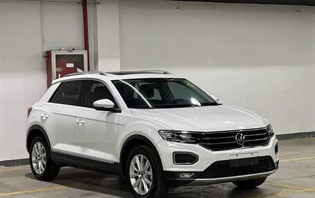 Volkswagen T-Roc I, 2022 год, 1 785 000 рублей, 2 фотография