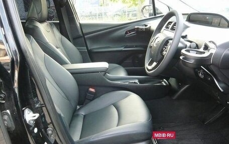 Toyota Prius IV XW50, 2018 год, 1 650 000 рублей, 11 фотография