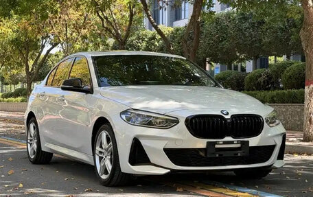 BMW 1 серия, 2022 год, 1 900 000 рублей, 3 фотография