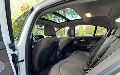 BMW 1 серия, 2022 год, 1 900 000 рублей, 10 фотография